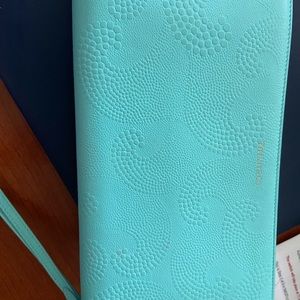 TIFFANY& CO Long zippy wallet.